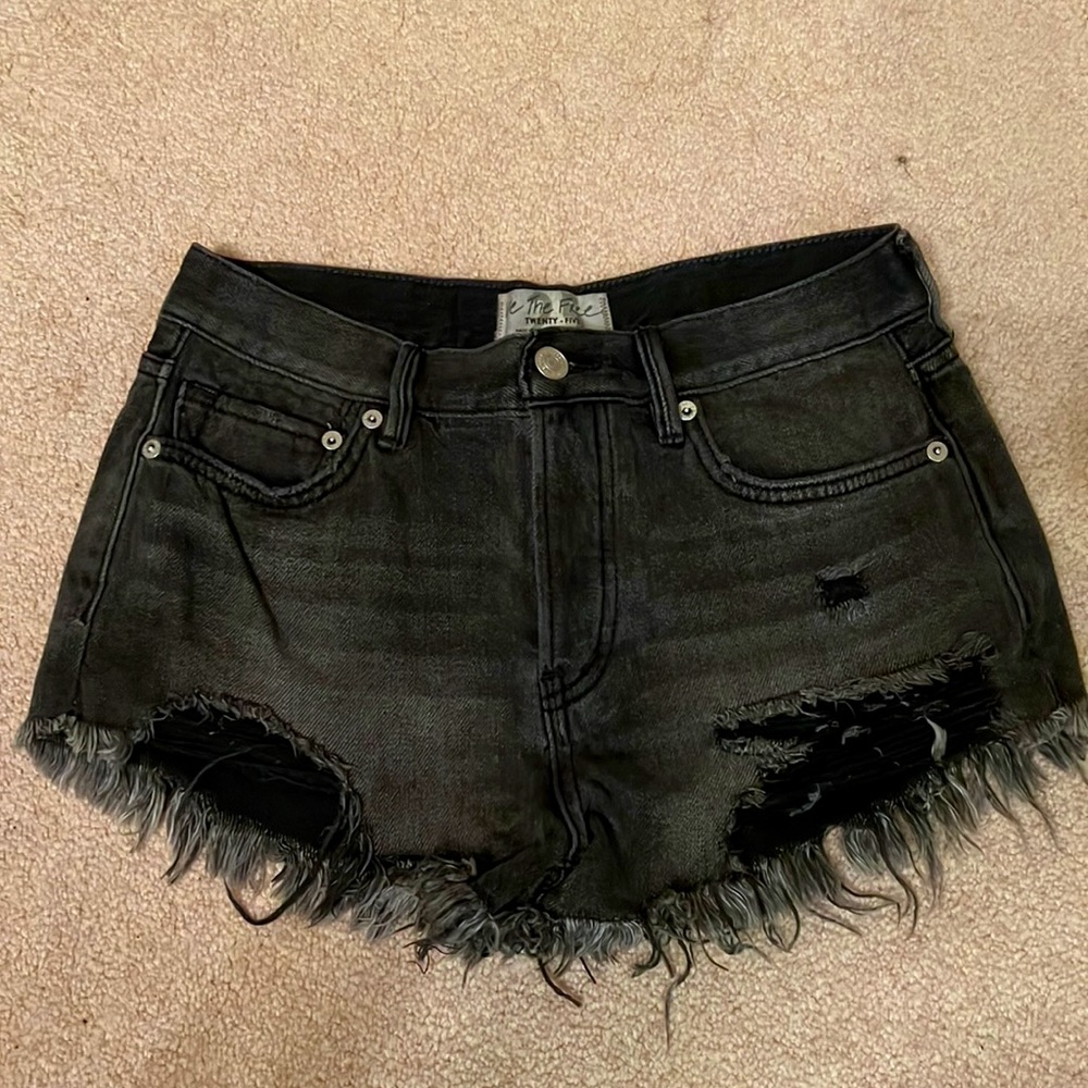 Free People “We The Free” Black Jean Shorts Size 25